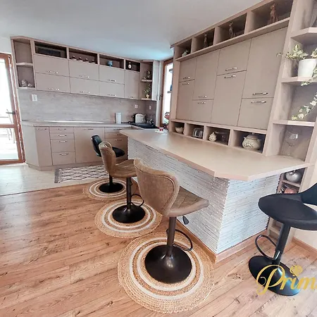 Primrose Apartment *